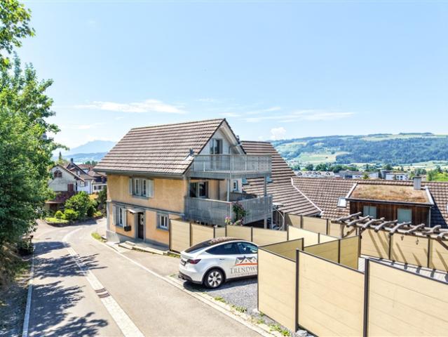 Gepflegtes 4.5 Zimmer Doppeleinfamilienhaus mit Garten in Hitzkirch