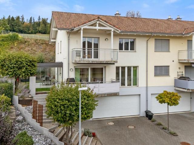 Gepflegtes 5.5 Zimmer Reiheneckhaus an ruhiger Wohnlage mit idyllischem Garten