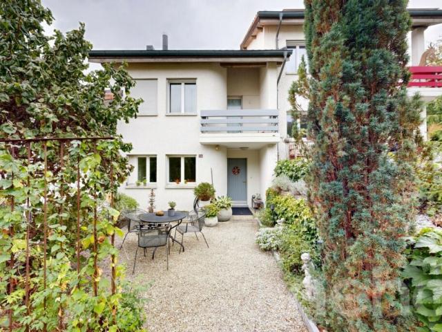 Gepflegtes 5 Zimmer Reihenmittelhaus mit Garten und einer Doppelgarage