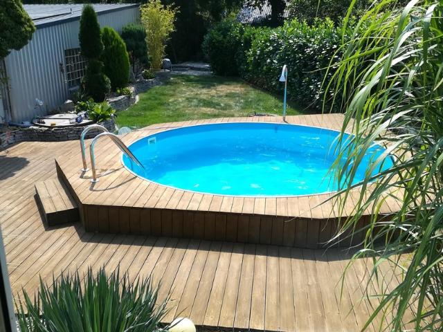Geplegter Bungalow mit Pool