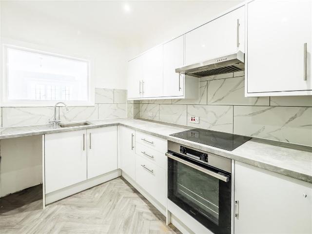 Gervis Place, Bournemouth BH1, 2 bed flat to rent, £1,000 pcm | PrimeLocation