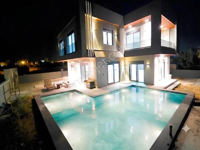 Gerçekten Bu Fiyata Yok / 4+1 Müstakil Villa, / Krediye Uygun