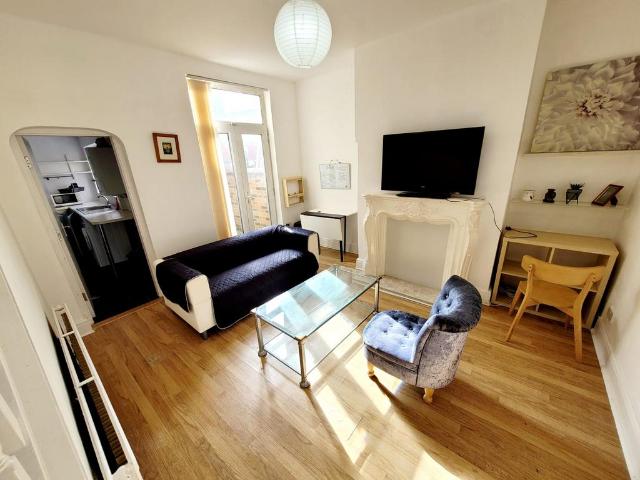Gerald Road, Salford, M6 3 bed terraced house to rent £1,700 pcm £392 pw