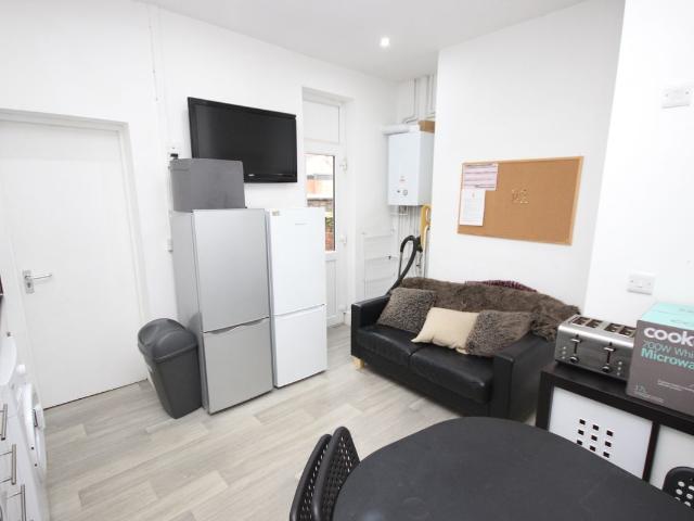 Gerald Road, Salford M6, 4 bed shared accommodation to rent, £650 pcm | PrimeLocation