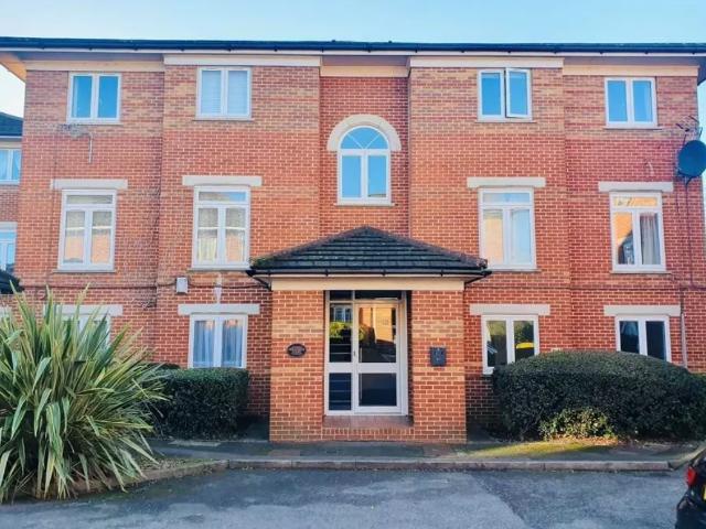 Geraldine Court, 10 Swynford Gardens, Hendon NW4, 1 bed flat to rent, £1,500 pcm | PrimeLocation