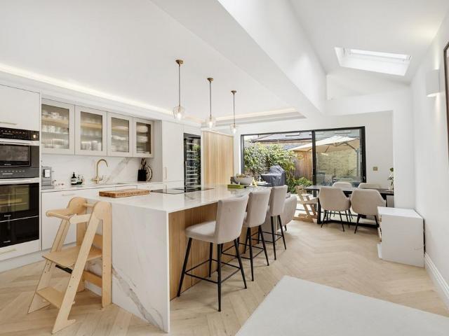 Geraldine Road, London, SW18 5 bed terraced house to rent £6,000 pcm £1,385 pw