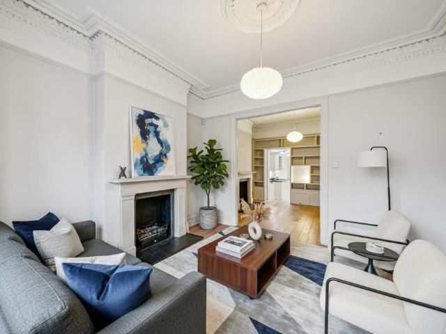 Geraldine Road, London, SW18 5 bed semi detached house to rent £5,750 pcm £1,327 pw