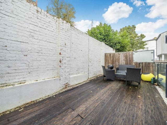 Gerards Place, Clapham Park Road, Clapham SW4, 2 bed detached house to rent, £3,100 pcm | PrimeLocation