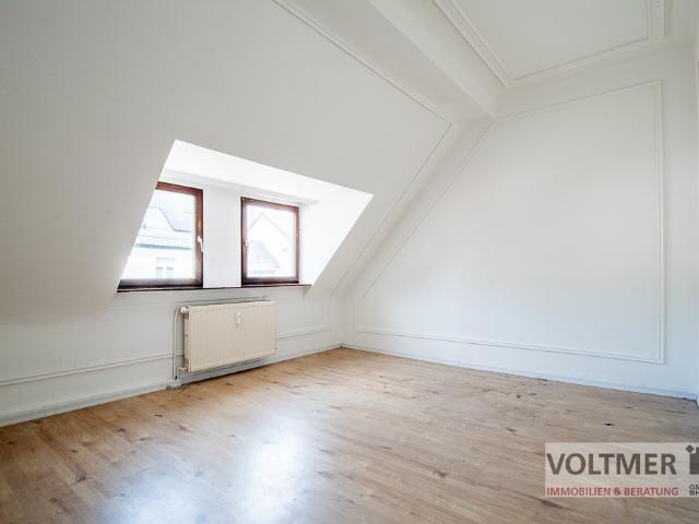 GERÄUMIG großzügige Dachgeschosswohnung in direkter Nähe zur Marienhausklinik in Kohlhof!