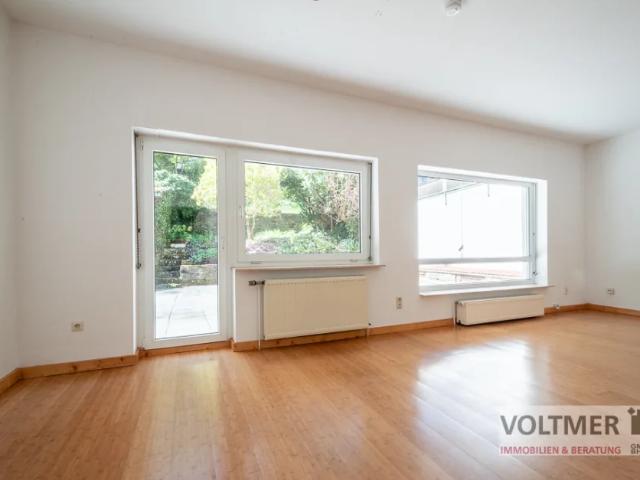 GERÄUMIG helle 4 Zimmer Wohnung mit Terrasse, Gartenanteil und Garage in Saarbrücken!