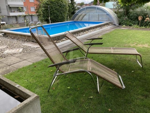 GERÄUMIG, LICHTDURCHFLUTET UND MIT PRIVATEM POOL