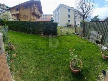 GERÄUMIG MIT PRIVATEM GARTEN