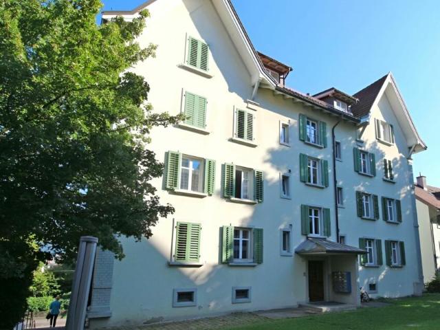 Geräumige 3.5 Zimmer Wohnung mit Balkon