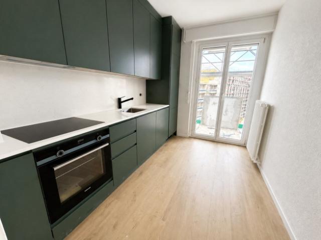 Geräumige 3,5 Zimmer Wohnung, komplett renoviert, im Zentrum von Fribourg