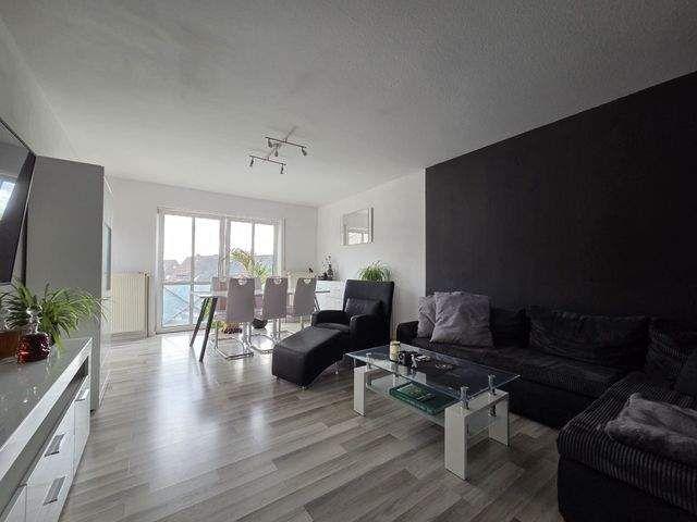 Geräumige 3 ZKB mit Balkon in der Schwedenschanze 65 a zu vermieten