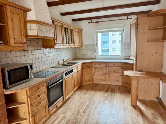 Geräumige 3 Zi Wohnung am Bergl mit EBK und Balkon