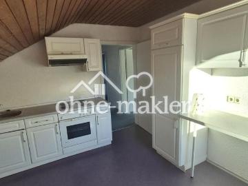 Geräumige 3 Zimmer Dachgeschoßwohnung teil saniert mit Balkon