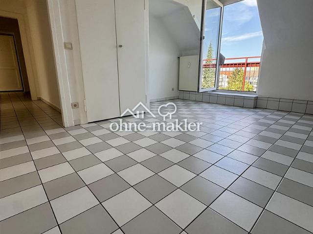 Geräumige 3 Zimmer DG Wohnung mit Wohnküche, neuer EBK und Balkon in Eller