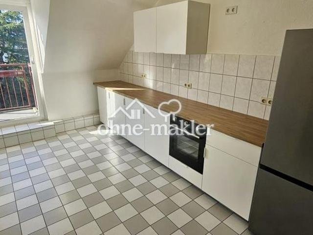 Geräumige 3 Zimmer DG Wohnung mit Wohnküche, neuer EBK und Balkon in Eller