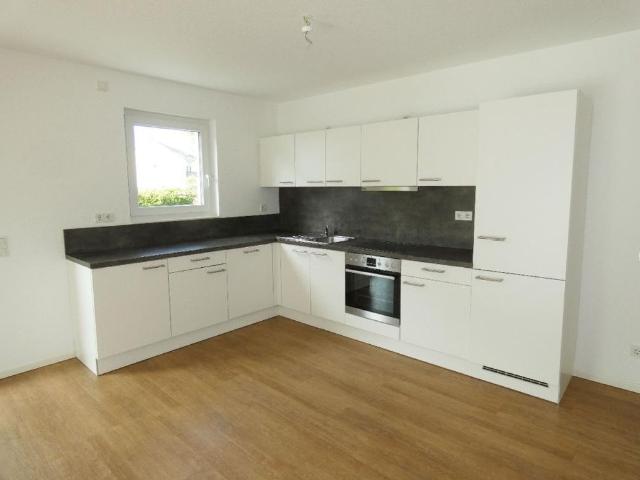 Geräumige 3 Zimmer Erdgeschoss Wohnung mit Einbauküche und Garten