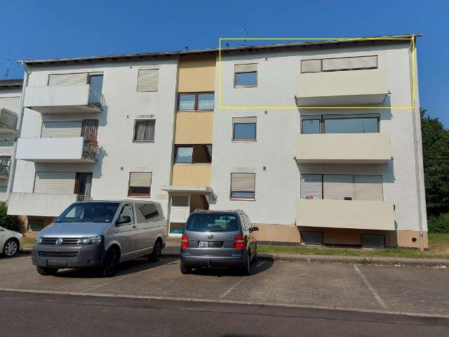 Geräumige 3 Zimmer Wohnung in Birkenfeld für Familie oder Paare mit Stellplatz und Keller