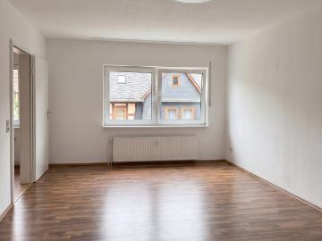 Geräumige 3 Zimmer Wohnung in gepflegtem 4 Familien Haus
