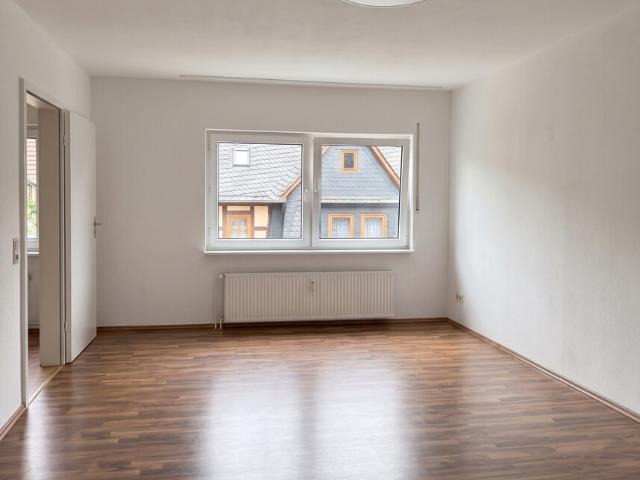 Geräumige 3 Zimmer Wohnung in gepflegtem 4 Familien Haus