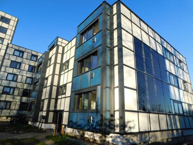Geräumige 3 Zimmer Wohnung mit Boden und Tapeten zum direkten bequemen Einzug!