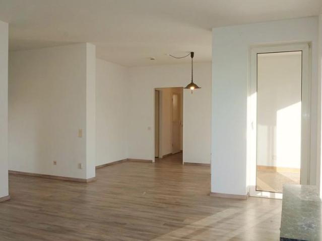 Geräumige 3 Zimmer Wohnung mit Balkon und idealer Anbindung in ruhiger Lage von Benrath
