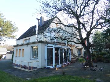 Geräumige 3 Zimmer Wohnung mit großem Sonnenbalkon im Zweifamilienhaus