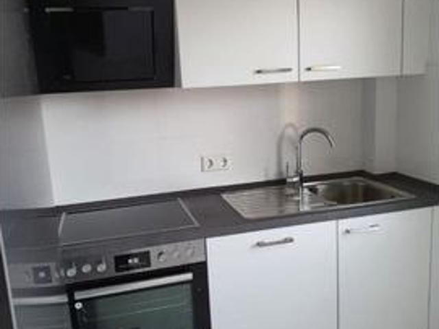 Geräumige 3 Zimmer Wohnung mit Einbauküche und Balkon in Harburg