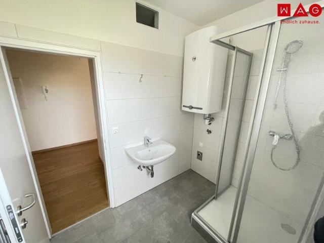 Geräumige 3 Zimmer Wohnung mit Küche, großem Balkon, zentrumsnah