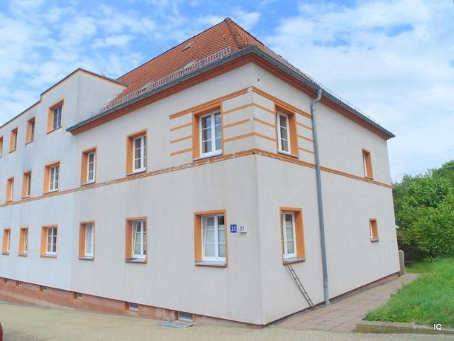 Geräumige 3 Zimmer Wohnung mit Laminat, separater Küche und Badewanne * Gartenmitnutzung möglich