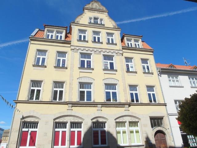Geräumige 3 Zimmer Wohnung mit schöner Dachterrasse und Einbauküche + optional 33 m² Büro/Hobby Zi
