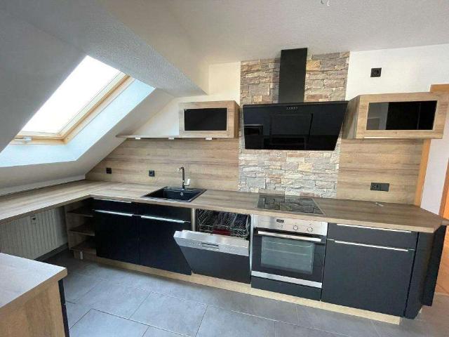 Geräumige 3 Zimmer Wohnung mit schöner Dachterrasse und Einbauküche + optional 33 m² Büro/Hobby Zi