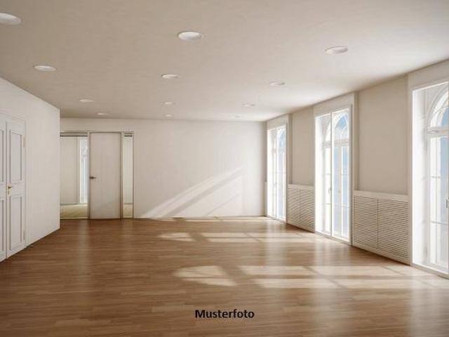 Geräumige 3 Zimmer Wohnung mit zwei Freiflächen & Carport
