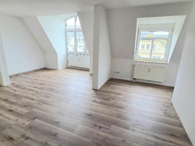 Geräumige 3 R. DG Whg. mit riesigem Oberboden bei Klinikum