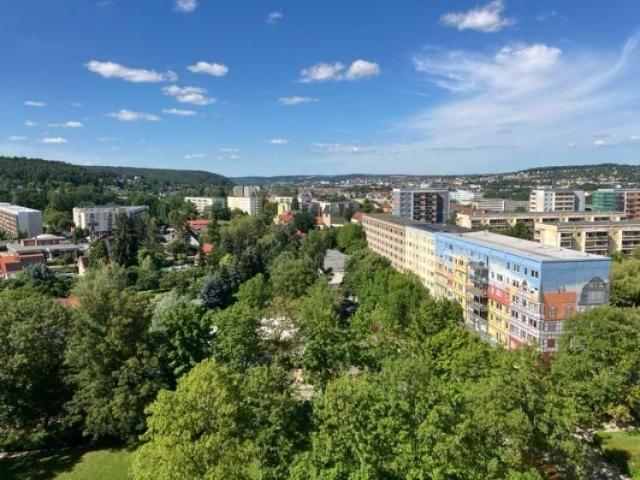 Geräumige 3 Raum Wohnung mit Aufzug, Dusche und einem traumhaften Panoramablick