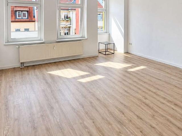 Geräumige 3 Raum Wohnung mit Balkon und Tageslichtbad!