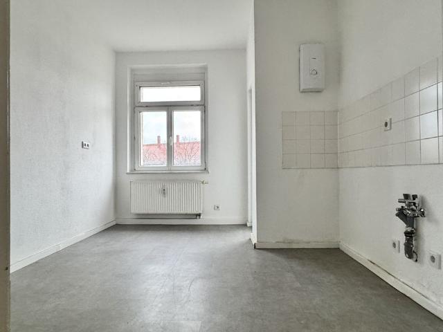 Geräumige 3 Raumwohnung mit Balkon in bester Lage der Dresdner Neustadt zur Miete!