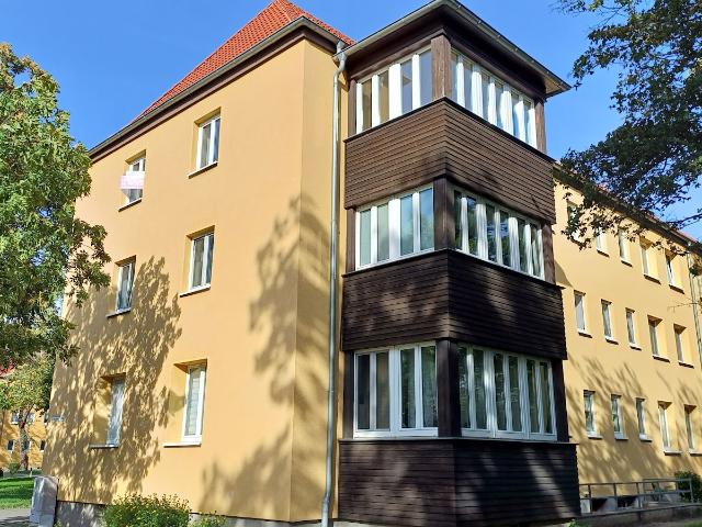 Geräumige 3 Raumwohnung mit Wintergarten 1. OG rechts