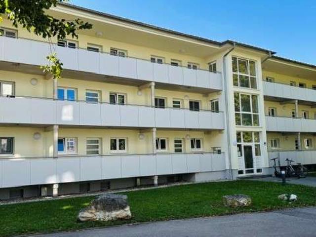 Geräumige 1 Zimmer Wohnung mit Balkon und Einbauküche