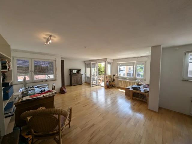 Geräumige 2,5 Zimmer Wohnung mit Balkon und TG Stellplatz super zentral in BB Dagersheim gelegen