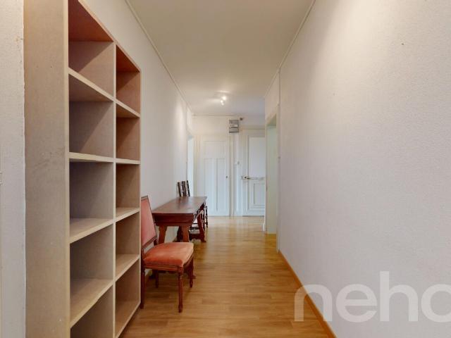 Geräumige 2,5 Zimmer Wohnung mit großer Garage
