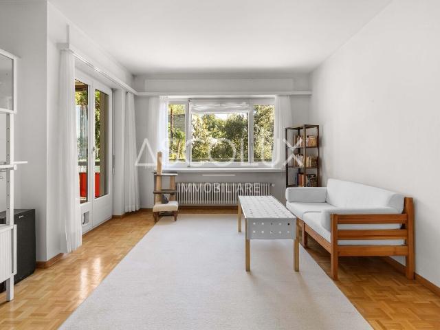 Geräumige 2,5 Zimmer Wohnung mit Parkhaus im Wohnhaus sowie Schwimmbad und Sauna | Großzügige 2.5 Zimmer Wohnung mit Einstellhallenplatz inklusive, in einer Residenz mit Hallenbad und Sauna