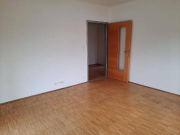 geräumige 2 Zimmerwohnung in sonniger zentraler Lage