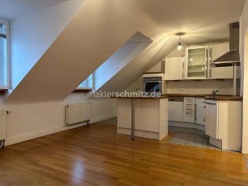 GERÄUMIGE 2 ZIMMER DACHGESCHOSSWOHNUNG IM ZENTRUM VON MÖNCHENGLADBACH!