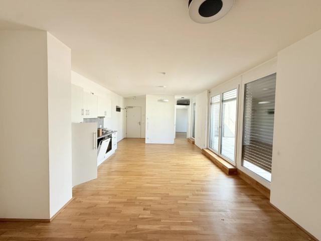 geräumige 2 Zimmer Dachgeschosswohnung mit großer Terrasse und en suite Badezimmer ab sofort verfügbar
