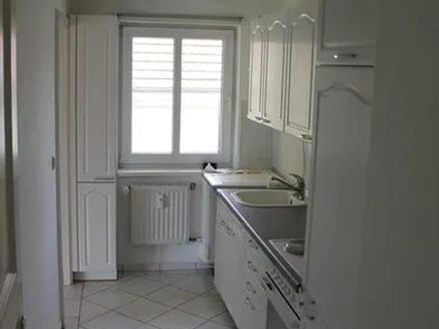 Geräumige 2 Zimmer Wohnung im Dachgeschoss mit Parkett in der Paulsstadt zu mieten!