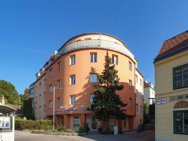 Geräumige 2 Zimmer Wohnung im Dg
